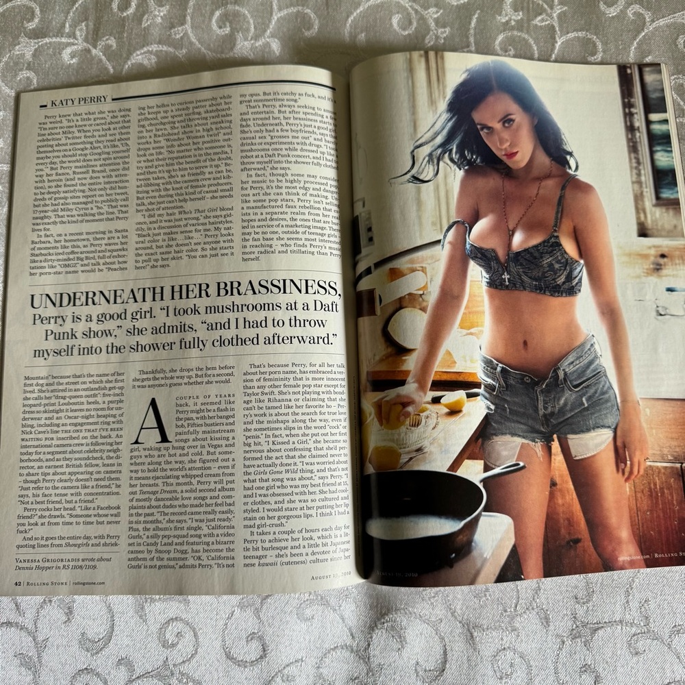 Rolling Stone Magazine Issue 1111 August 19, 2010 - Picture 5 of 9